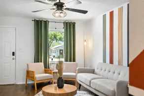 The Court-side Cottage - Near Love Street Park! - Image 2