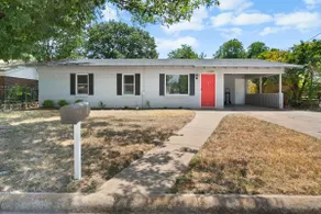 The Court-side Cottage - Near Love Street Park! - Image 3