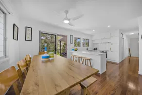 Breezy Coastal Retreat - Walk to Waterfront - Image 3