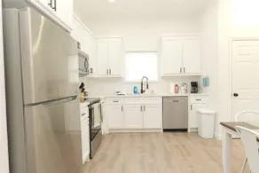 The Modern 2BR Apartment w/ Washer & Dryer - Image 3