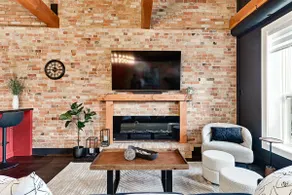 1BR King Suite Overlooking Downtown Collingwood - Image 5