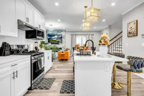 Luxury 4BR Beverly Hills Style Home with Firepit - Image 3