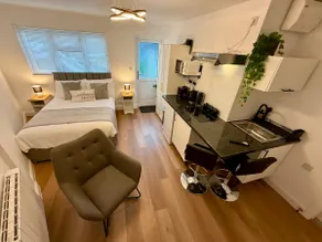 Charming Garden Guesthouse in Reading with Free Parking - Image 2