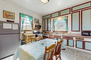 Family Friendly Beach House with BBQ & Deck - Image 5