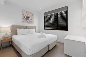 Spacious Family-Friendly 5-BR Home W Terrace - Image 3