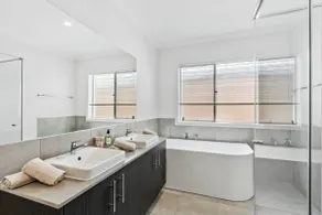 Fresh and Stylish 4BR Getaway Near Local Parklands - Image 5