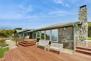 Luxe Remodeled Oceanfront Home on the Bluff - Image 5