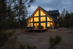 Modern A-Frame • hot tub • near Bend • Crater Lake - Image 5
