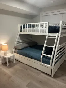 Bright 2-Bedroom Family & Pet-Friendly Suite+Yard - Image 4