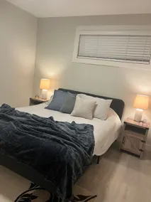 Bright 2-Bedroom Family & Pet-Friendly Suite+Yard - Image 3