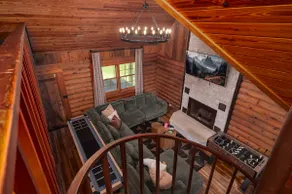 Lakeside Haven with Jacuzzi and Games - Image 2