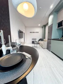 Sky Escape - Private Parking, Kingsize Bed & More - Image 3