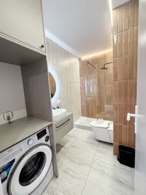 Sky Escape - Private Parking, Kingsize Bed & More - Image 4