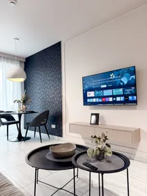Sky Escape - Private Parking, Kingsize Bed & More - Image 2