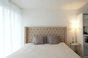New – Rosé Studio Stylish & Central near Airport - Image 5