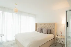New – Rosé Studio Stylish & Central near Airport - Image 2