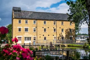 Luxury Stay the Old Mill, Yarwell, Peterborough - Image 3
