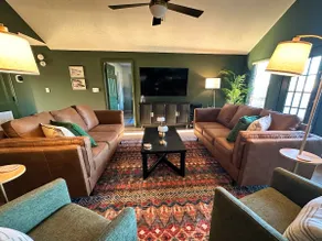 Pine&Palm | 4BR/4BA+4TVs+GameRm+Firepit+Fence+Pets - Image 3