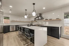Luxury South Tulsa Retreat with Hot Tub and King Size Beds - Image 3