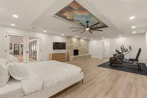 Luxury South Tulsa Retreat with Hot Tub and King Size Beds - Image 4