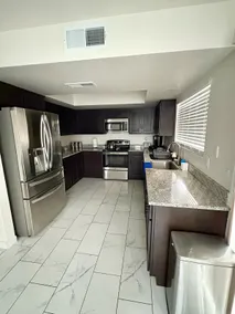 Modern Family Home Near Westgate & SF Stadium - Image 4