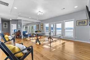 Luxury Lakeside Haven near Gozzer Ranch - Image 5