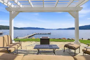 Luxury Lakeside Haven near Gozzer Ranch - Image 2