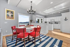 Luxury Lakeside Haven near Gozzer Ranch - Image 4