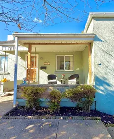 Charming Eclectic Oasis * Fenced Yard + Fire Pit - Image 2