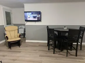 Modern & Cozy 2 bedrooms & 1 bath upper unit house - Image 5