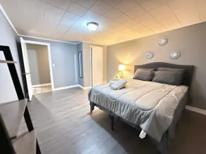 Modern & Cozy 2 bedrooms & 1 bath upper unit house - Image 4