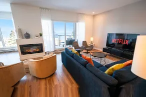 204 - Luxury Obsidian Condo - Elegance & Pool - Image 2