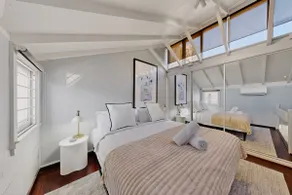 Charming Waterloo Terrace - Image 4