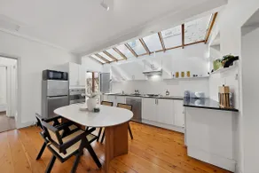 Charming Waterloo Terrace - Image 2
