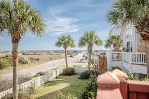 A Bit O'Heaven by Oak Island Accommodations - Image 5