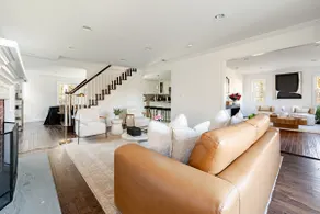 Spacious Retreat with Game Room  - Image 2