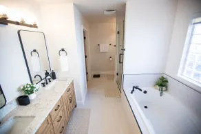 2 min to State Fair, Oasis with Hot Tub, TV, etc. - Image 5