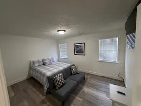 Modern 3BR Near Downtown | Sleeps 6 - Image 5