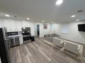 Modern 3BR Near Downtown | Sleeps 6 - Image 2