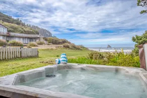 Shoreline Cottage Oceanfront Vacation Rental - Image 2