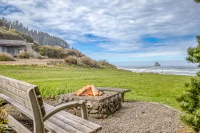 Shoreline Cottage Oceanfront Vacation Rental - Image 4