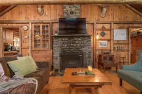 Lakefront Cabin: Sleeps 6, Fire Pit, Parking - Image 3