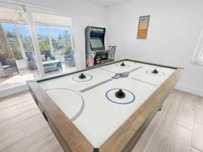 Pet friendly, Air hockey, Arcade, WiFi, Kitchen - Image 3