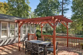 Prime house on a golf course. Beautiful backyard - Image 4