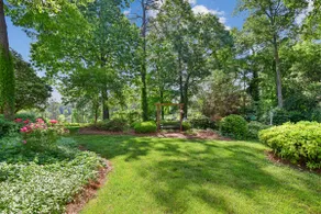 Prime house on a golf course. Beautiful backyard - Image 5