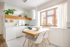 Quiet duplex penthouse with private courtyard - Image 3