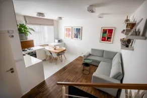 Quiet duplex penthouse with private courtyard - Image 5