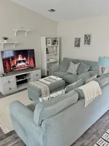 Comfy, Dog-Friendly, Nice Community w a Pool - Image 3