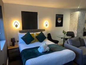 Affordable Serviced Apartment Perfect for Contractors in PE1 Short & Long Term Stays - Free WIFI - Free Parking - With Sofa Bed - Full Kitchen - Image 2
