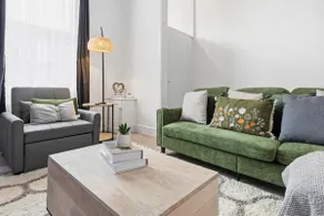 Comfy & Spacious Home, Fast Wi-Fi , free Parking, Sleeps 7, Long Stays Welcome, Bury city centre - Image 5